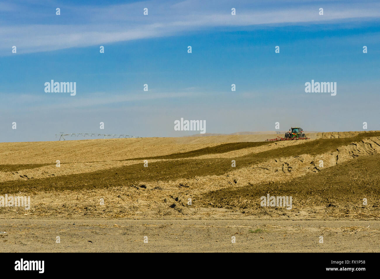 Trockengebieten Bauernhof wird umgegraben, Pflanzen bereit.  Eastern Washington Stockfoto
