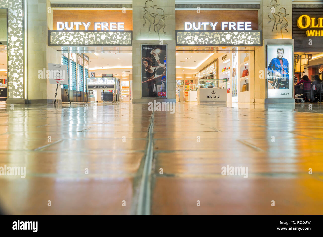 JAKARTA, Indonesien, 5. April 2016: Innen Jakarta (Soekarno-Hatta) International Airport ist der Hauptflughafen auf die Insel o Stockfoto