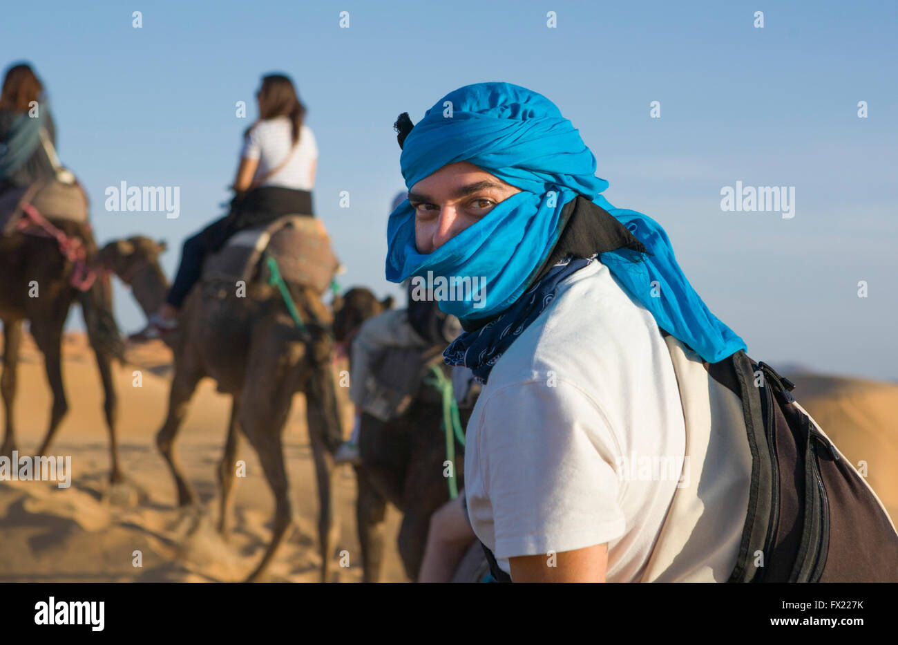 Touristen in der Wüste Reise in der Nähe von Merzouga in Erg Chebbi in Marokko Stockfoto