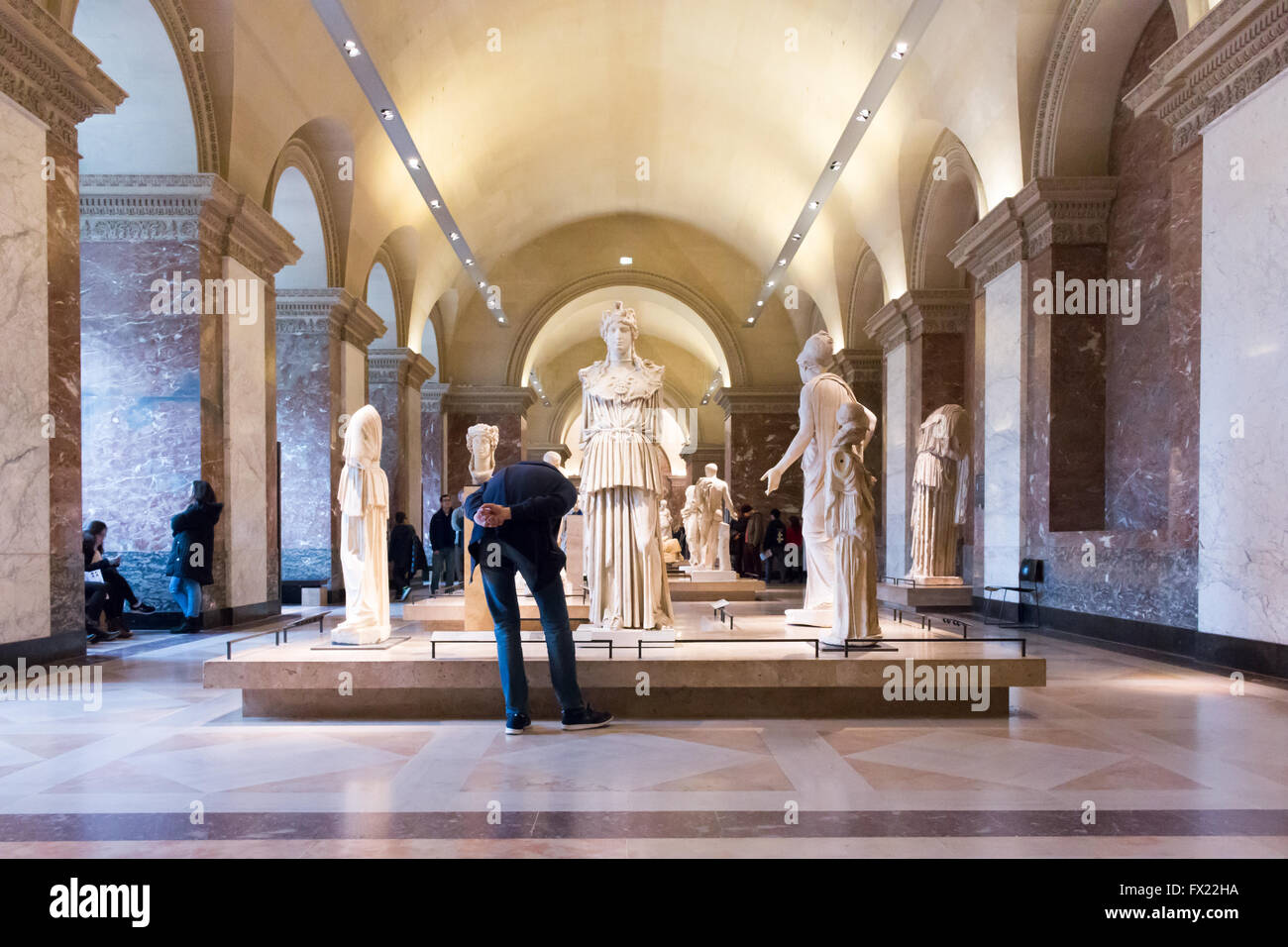 Korridor im Denon Flügel, Abteilung der griechischen, etruskischen und römischen Antiquitäten, Musée du Louvre, Paris, Frankreich. Stockfoto