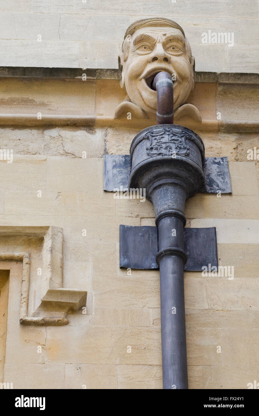 Seltsame Fallrohr auf der Seite des Eton College Kapelle Stockfoto