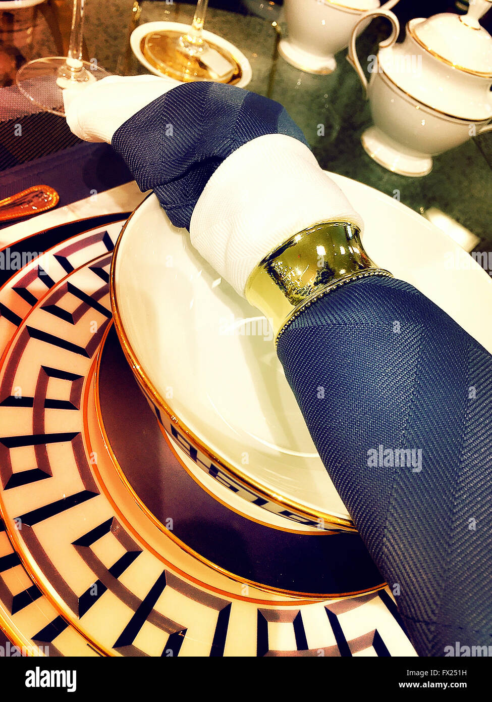 Elegantes Esszimmer Tisch mit Serviette Ring, USA Stockfoto