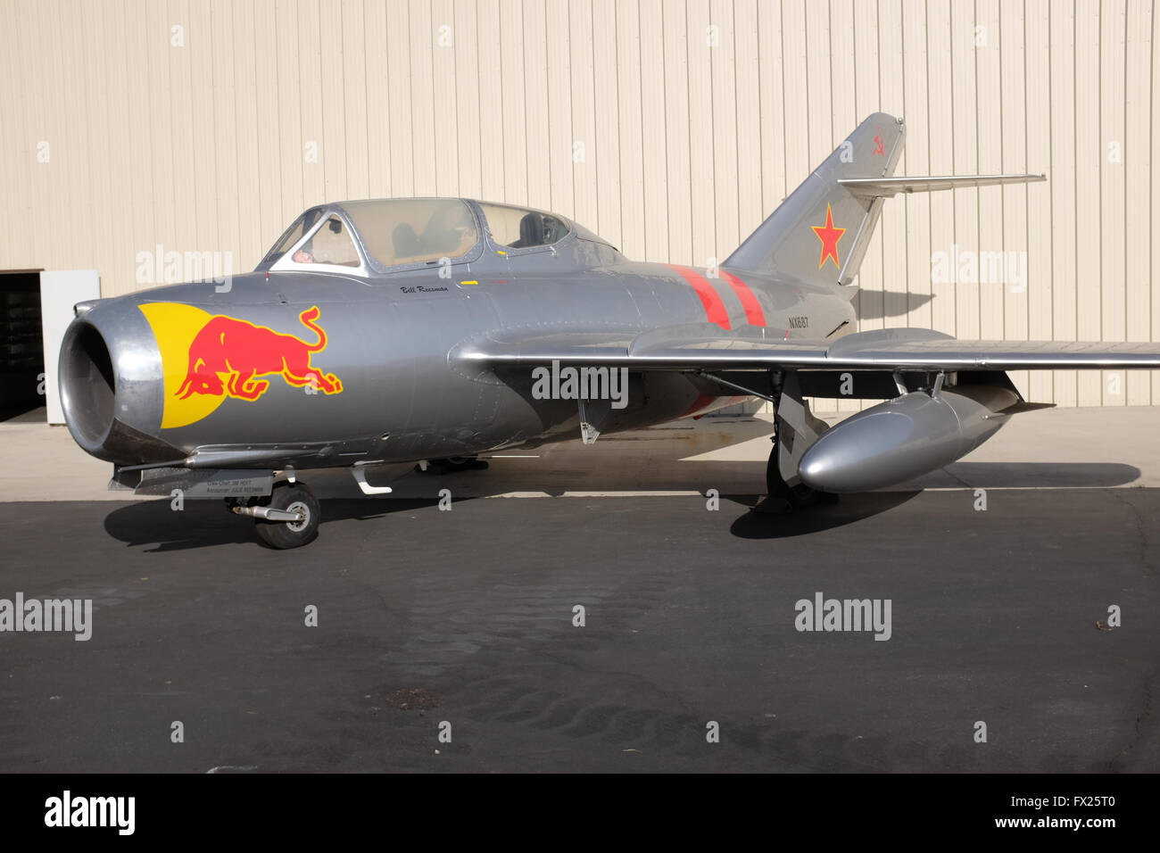 Red Bull Düsenflugzeug im Planes of Fame Museum in Chino, Kalifornien Stockfoto