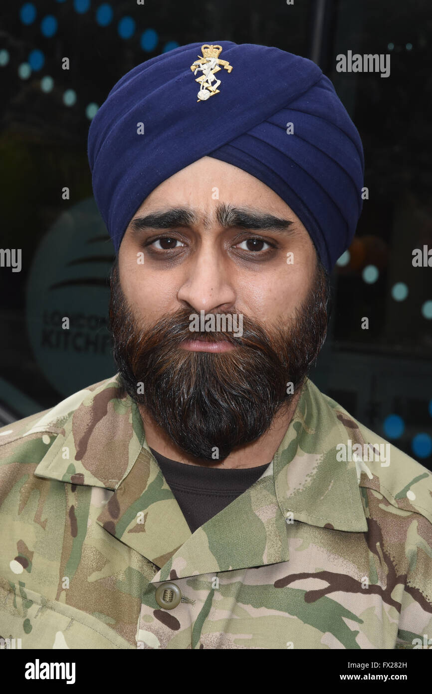 Porträt von einem Sikh Kundendiensttechniker bei Vaisakhi Festival, Rathaus, London UK Stockfoto