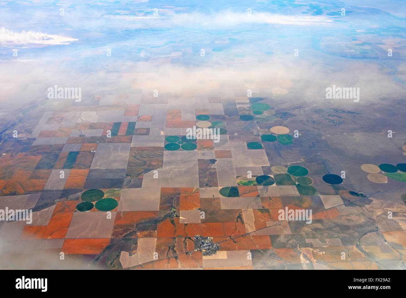 Kulturland Luftaufnahme durch Wolken, USA Stockfoto