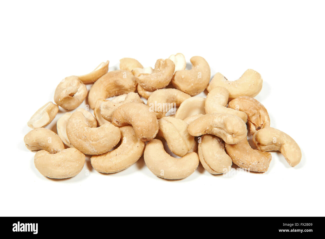 Cashew-Nüssen isoliert auf weißem Hintergrund Stockfoto