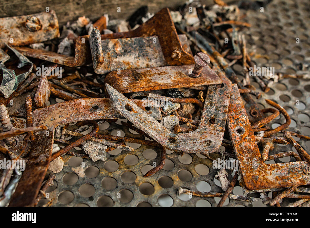 Rostige Nägel und alte Eisen-Ecken Stockfoto