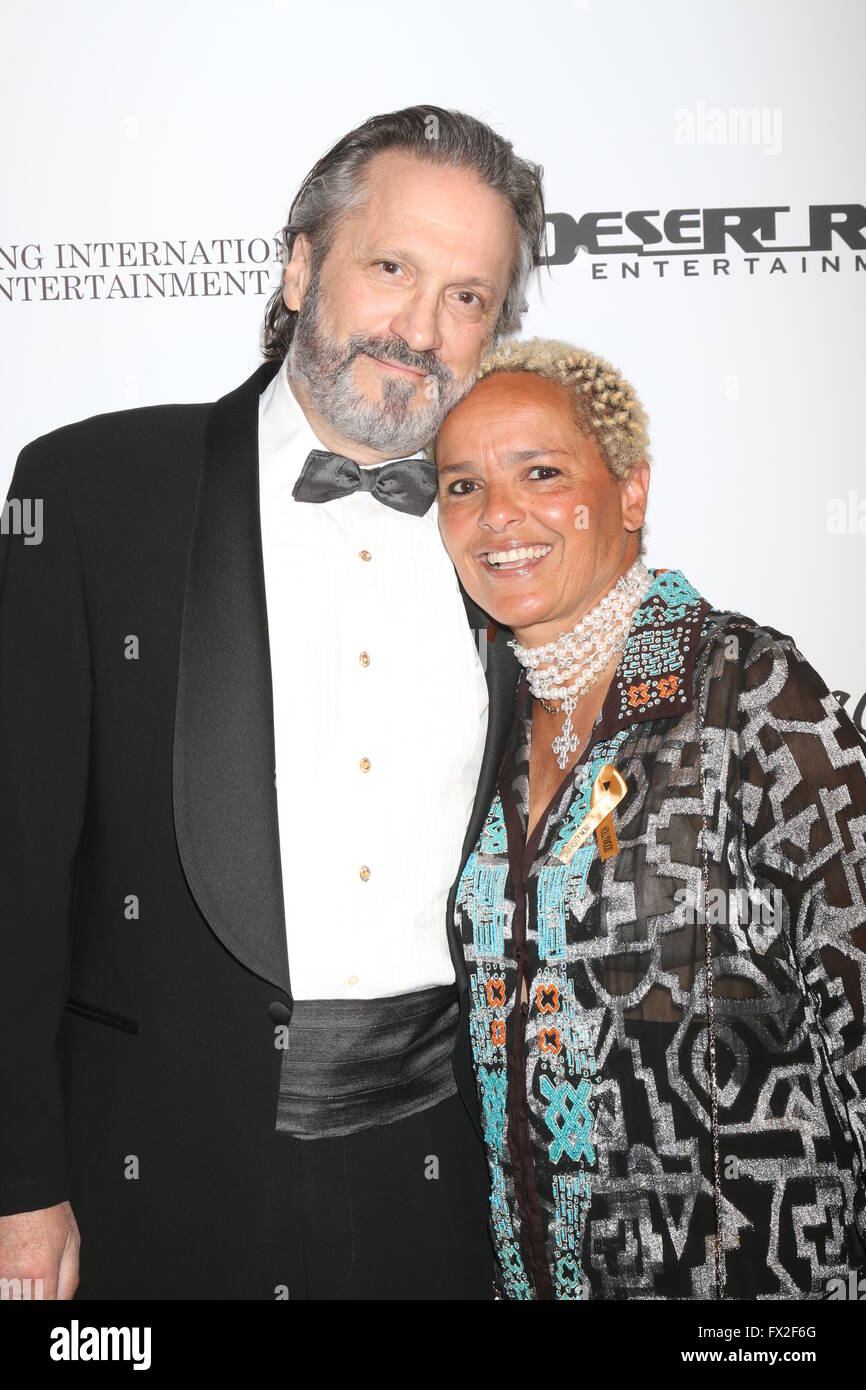 Style Hollywood Oscar Party 2016 im Hollywood Museum - Ankünfte mit anzeigen: Sam Behrens, Shari Belafonte wo: Los Angeles, California, Vereinigte Staaten von Amerika bei: 28. Februar 2016 Stockfoto