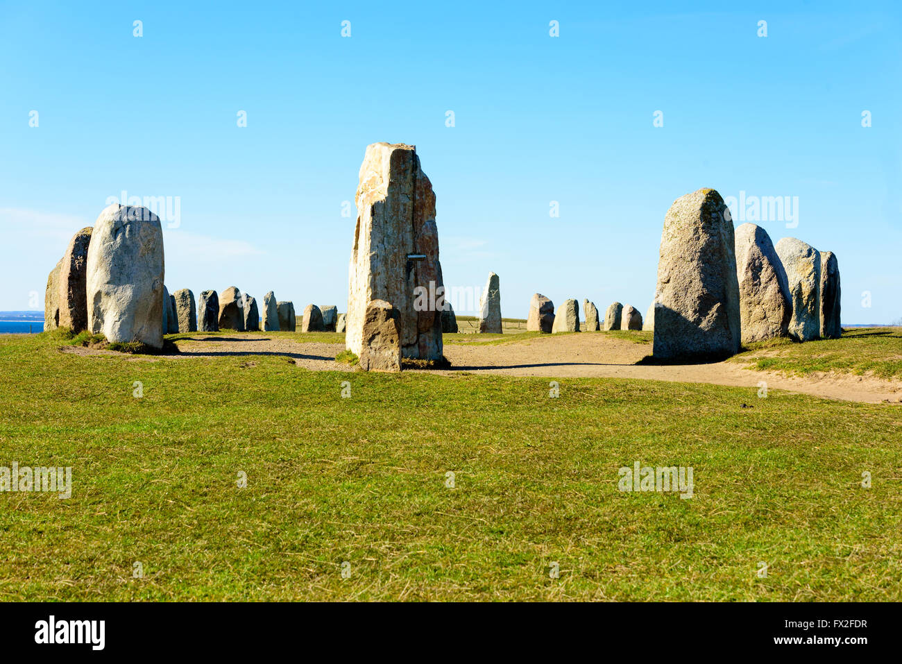 Die Megalith-Monument Ales Stones in Skane, Südschweden, ist eine steinerne Schiff von 67 Metern. Es ist eine berühmte Reise Attraktion wi Stockfoto