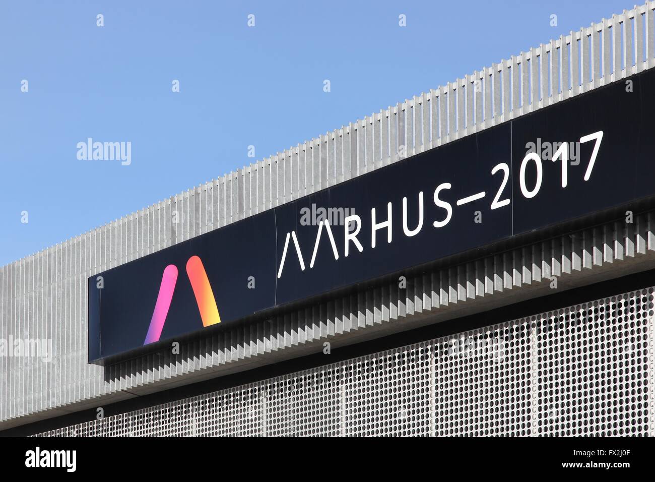 Fassade des Mediaspace in dokk1 in Aarhus, Aarhus Kulturhauptstadt Europas im Jahr 2017 Ankündigung Stockfoto