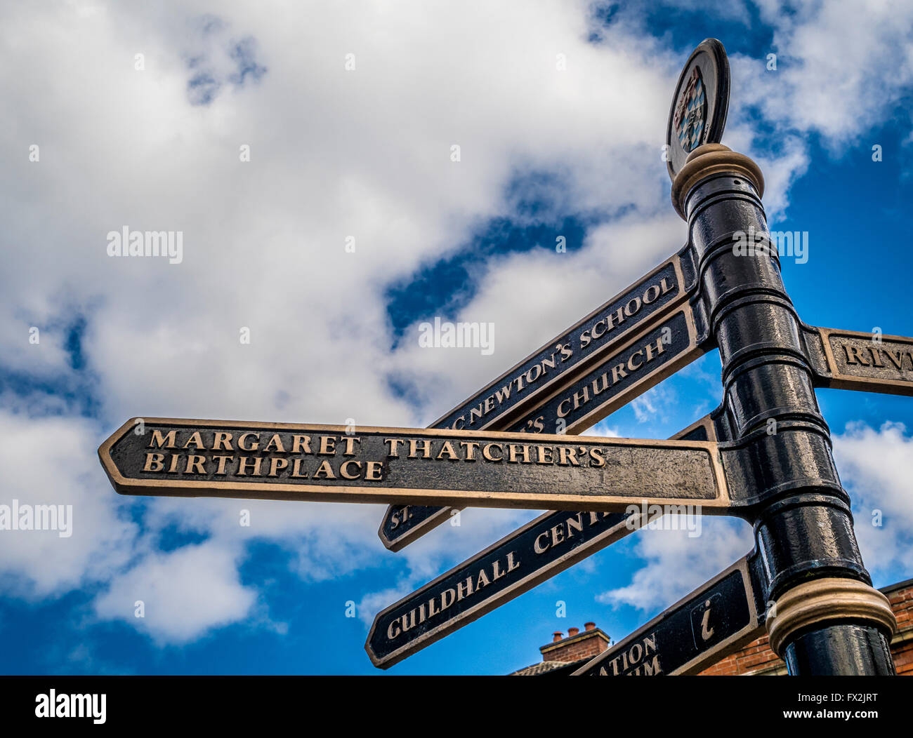 Touristischer Wegweiser nach Thatchers Geburtsort, Grantham, Lincolnshire, UK. Stockfoto