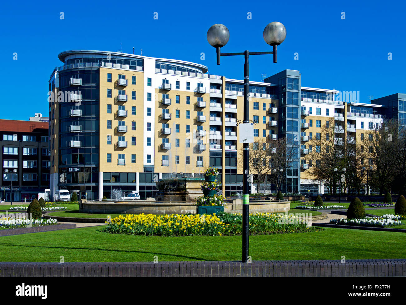 Das BBC-Gebäude und Queen es Garden, Kingston upon Hull, East Riding of Yorkshire, Humberside, England UK Stockfoto