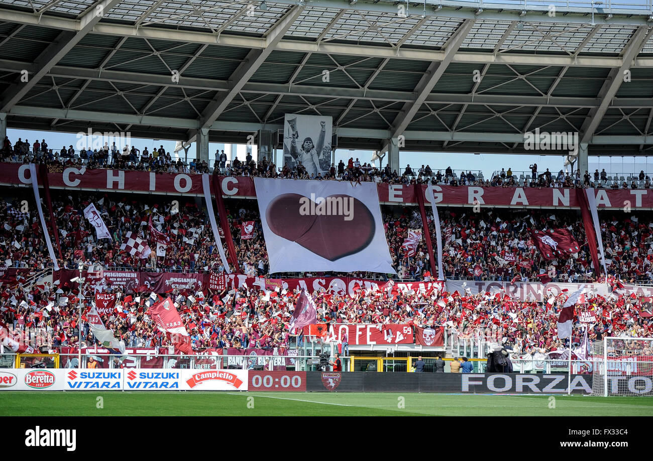 Turin, Italien. 10. April 2016: Anhänger des FC Turin während der Fußball-Serie A-match zwischen Torino FC und Atalanta BC im Olympiastadion in Turin. Bildnachweis: Nicolò Campo/Alamy Live-Nachrichten Stockfoto