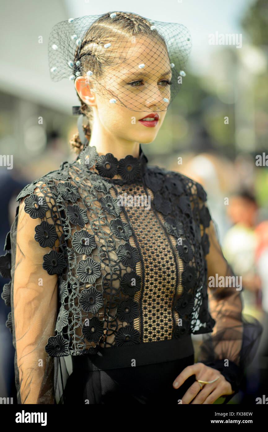 Sydney, Australien. 9. April 2016. Isabel Cornish und ATC Ambassado posiert für Fotos, wie sie "The Championships Day" am Royal Randwick besucht. Sydney, Australien. 9. April 2016. Bildnachweis: Hugh Peterswald/Alamy Live-Nachrichten Stockfoto