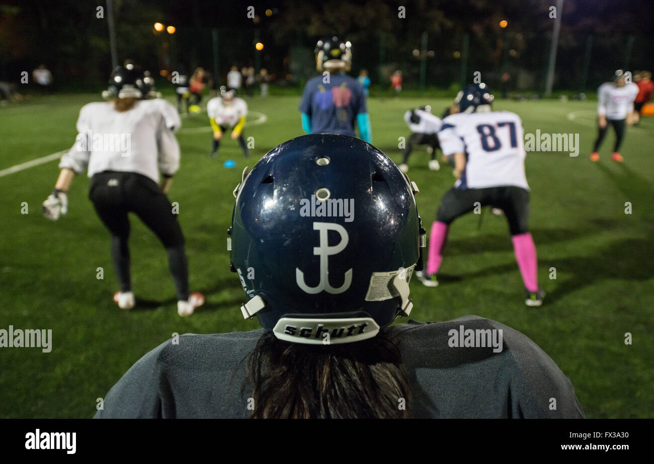 Trainingseinheit von Warschau Sirenen - erste polnische weiblichen american Football-Team in Warschau, Polen Stockfoto