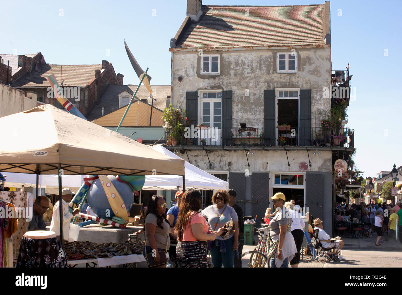 Das Wochenende Flohmarkt in New Orleans French Market, am Ende des französischen Viertels. Stockfoto