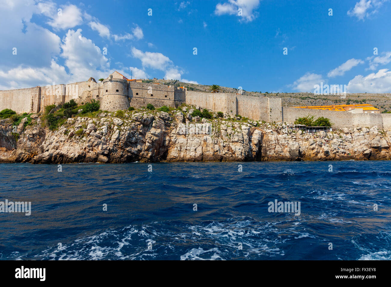 Die Mauern von Dubrovnik, steinerne Mauern umgeben alte Stadt Dubrovnik, Kroatien. Stockfoto