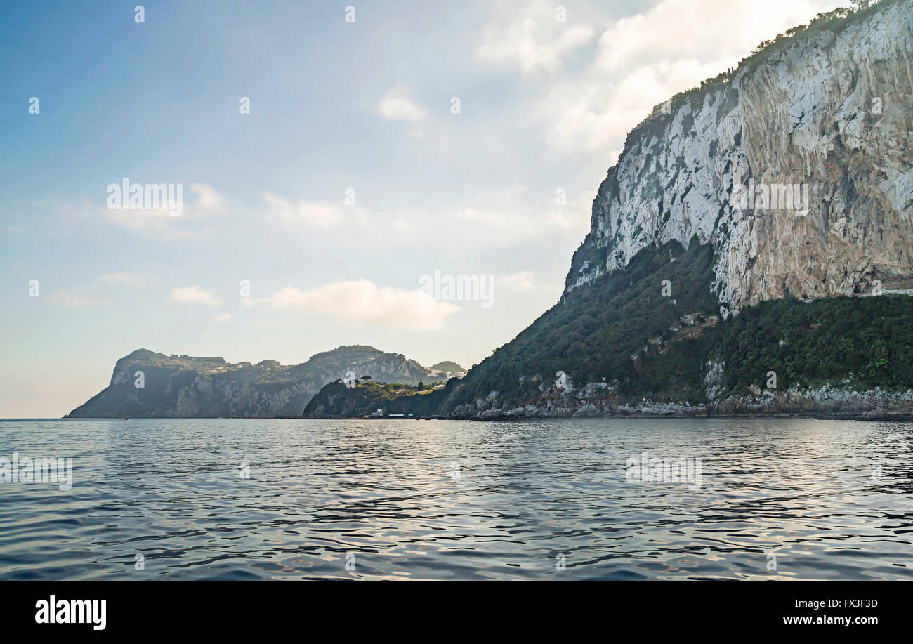 Natur-Landschaft. Rund um die Insel Capri in einer Reise mit Boot Stockfoto