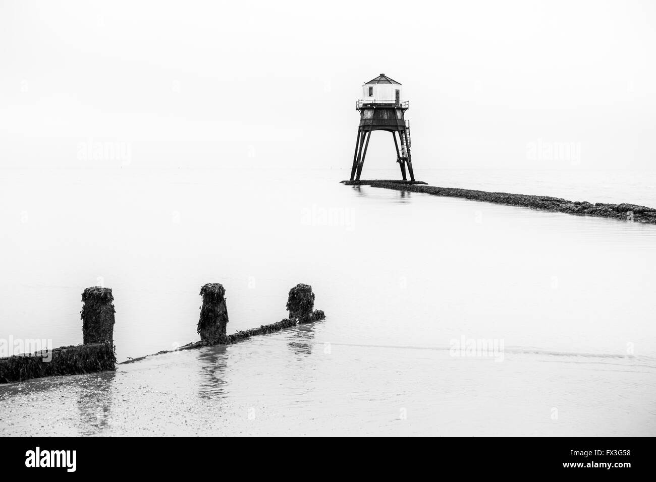 Schwarze und weiße Landschaften: dovercourt's Victorian Leuchtturm, Essex, Großbritannien Stockfoto