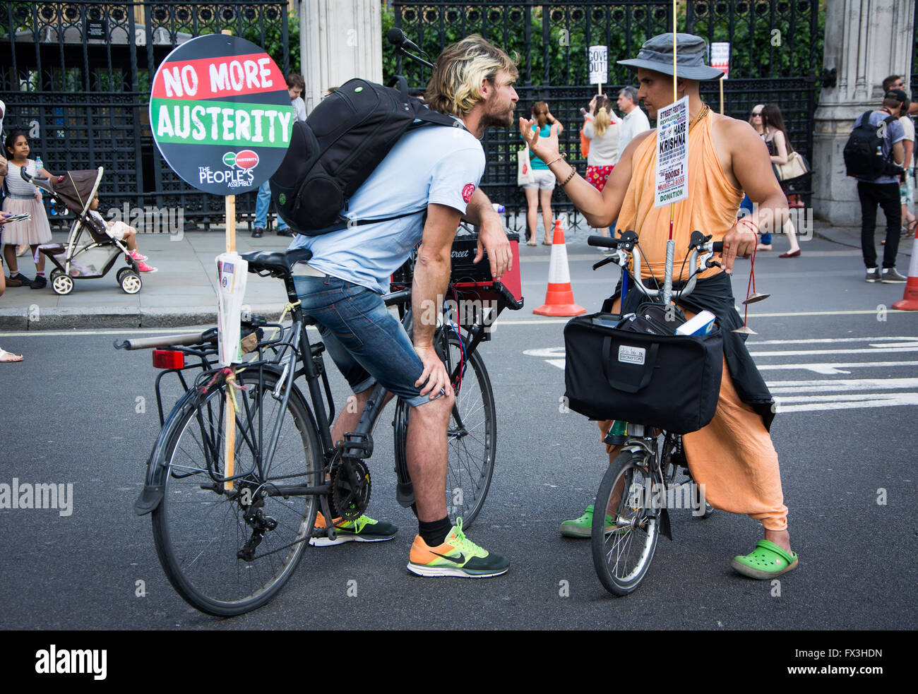 Straße Diskussion auf "No mehr Sparmaßnahmen" Protest März, London, 21. Juni 2014 Stockfoto