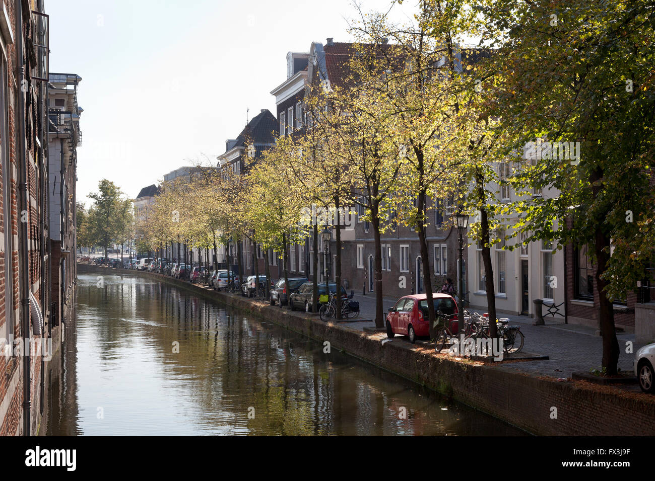 Kanal in Delft, Holland im Sommer Stockfoto