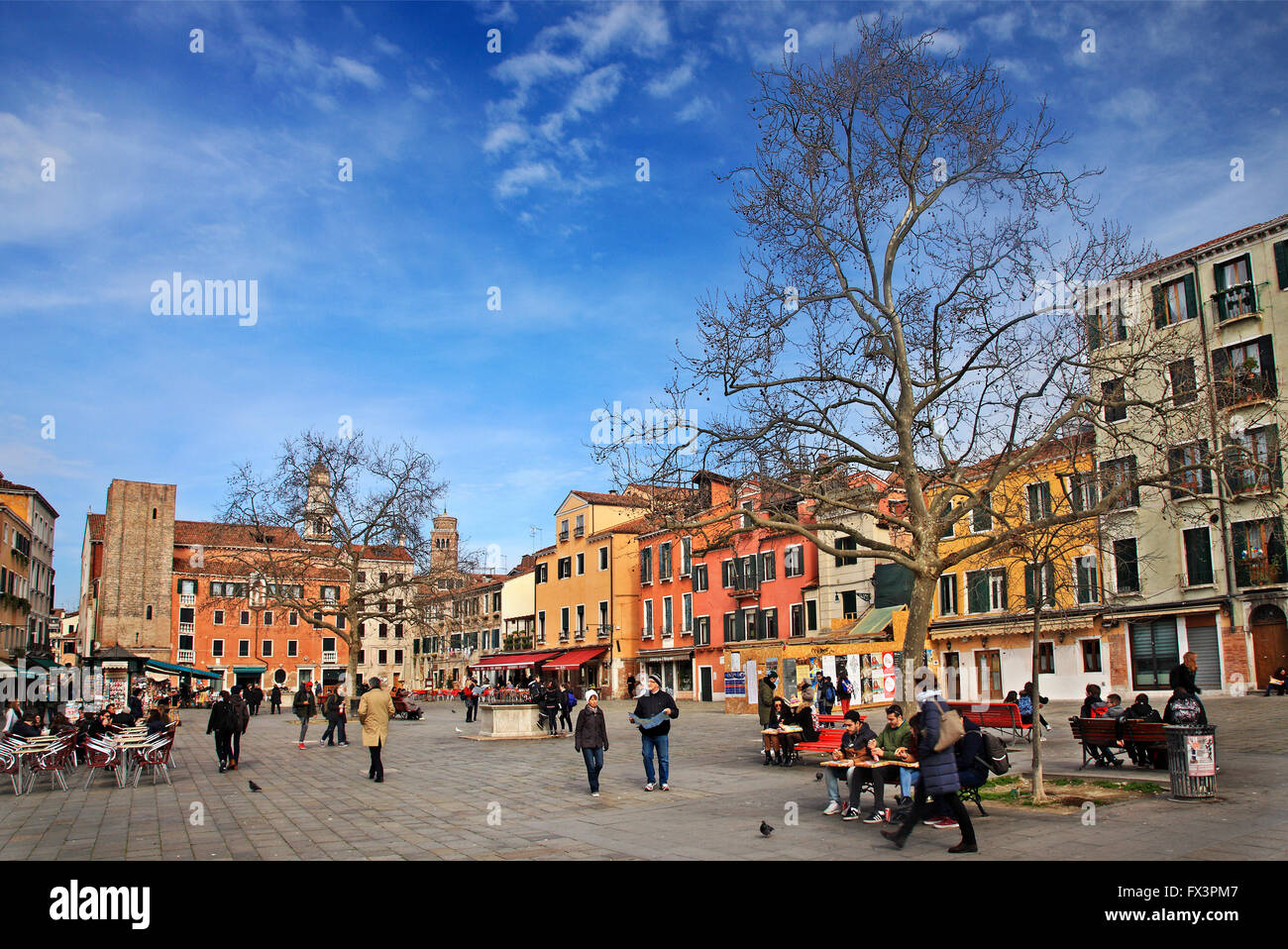 Der Campo di Santa Margherita ("Platz der Heiligen Margarete") Sestiere di Dorsoduro, Venedig, Veneto, Italien Stockfoto