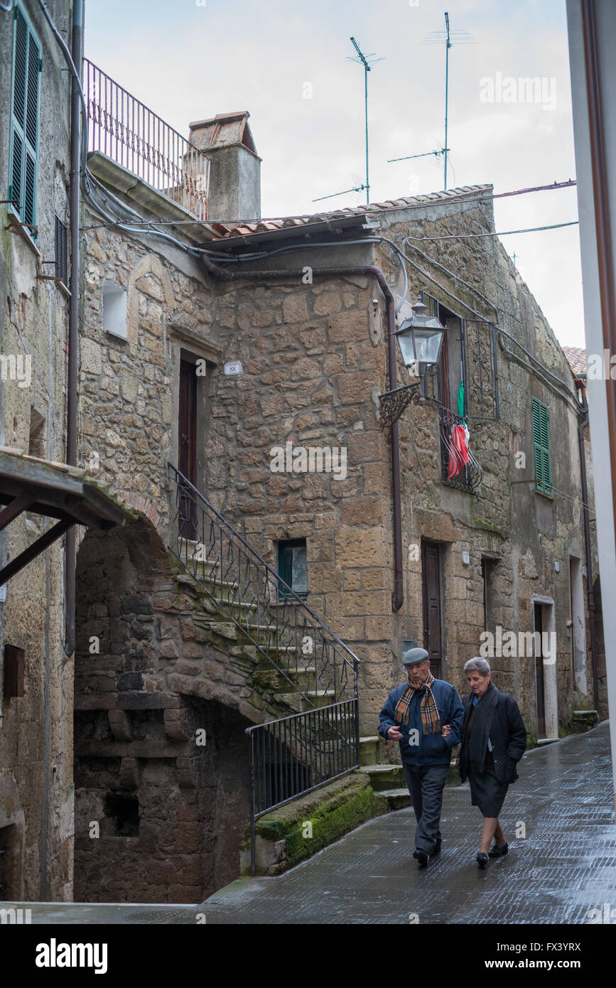 Gassen in der alten mittelalterlichen Stadt von Pitigliano - Grosseto, Italien, Europa Stockfoto