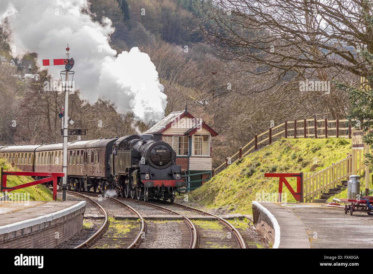 Llangollen Eisenbahn Spring Steam Gala April 2016. BR Standard 4MT Klasse 2-6-4 t No.80072 Glyndyfrdwy Bahnhof Stockfoto