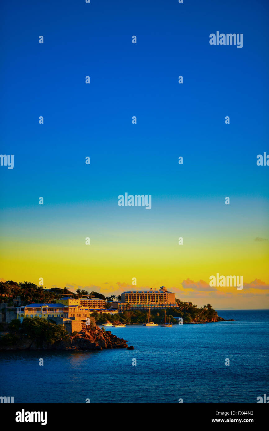 Sonnenuntergang in St. Thomas von Carnival Cruise Line Schiff Marriott Beach Resort Stockfoto