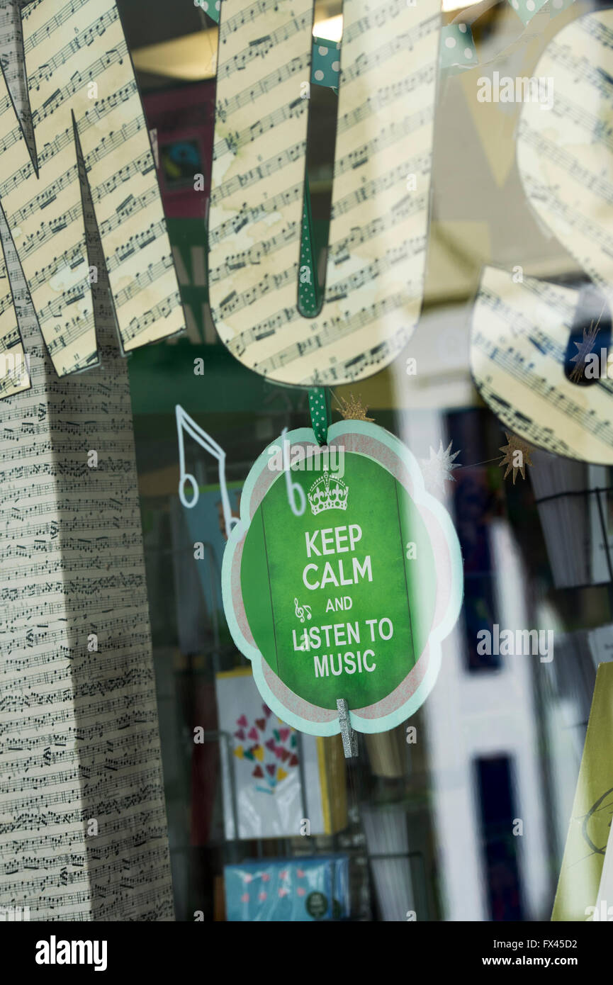 Musik inspiriert Schaufenster. Wells, Somerset, England Stockfoto