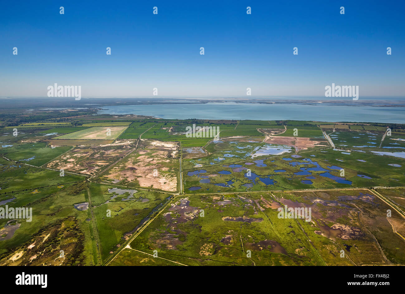 Luftaufnahme, nördlichen Camargue südlich von Arles, nördlich von Saintes-Maries-de-la-Mer, Arles, Frankreich, Provence-Alpes-Côte d ' Azur, Stockfoto