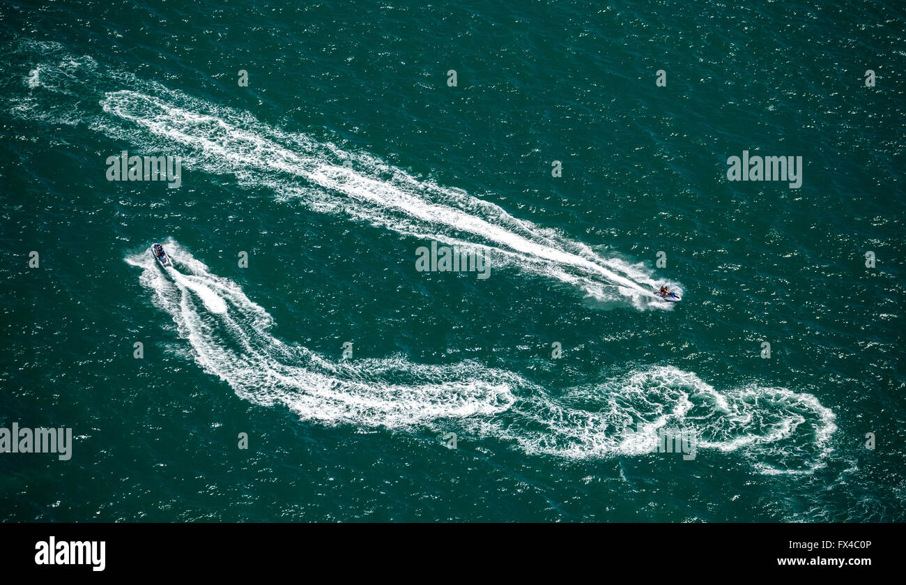 Luftaufnahme, schnelle Motorboote der Küste von Montpellier, das Mittelmeer, Freizeitboote, La Grande-Motte, Frankreich Stockfoto