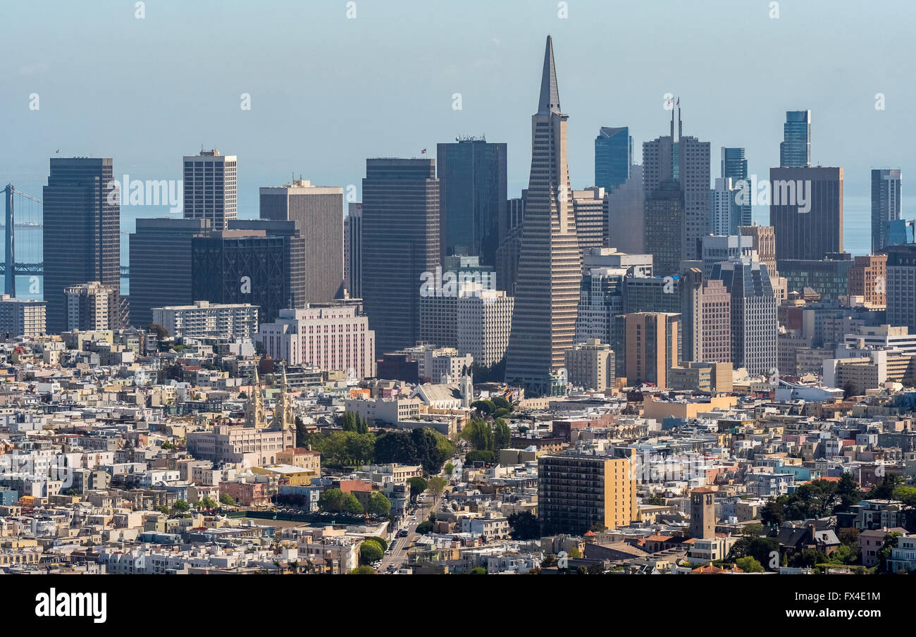 Luftaufnahme, Blick von Norden zum Financial District mit Transamerica Pyramid, San Francisco, San Francisco Bay Area, Stockfoto
