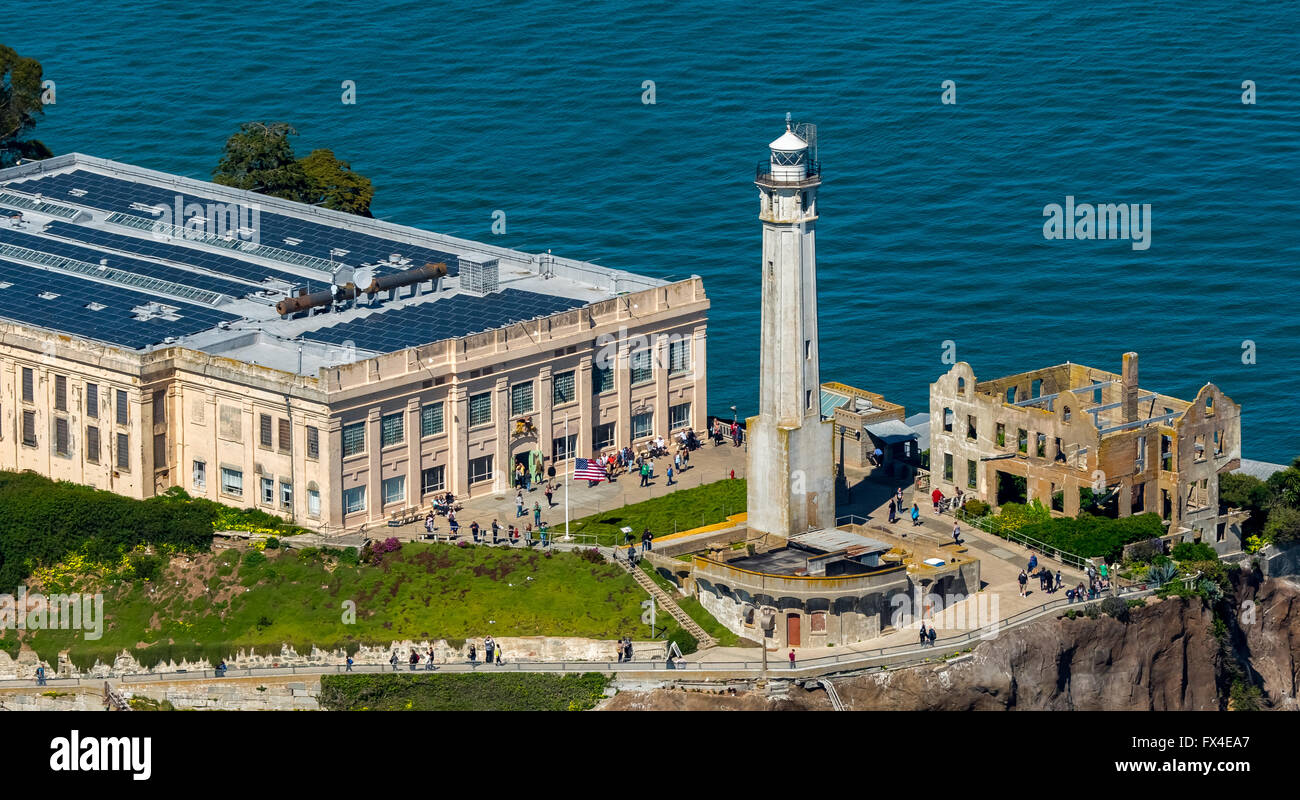 Luftaufnahme, Alcatraz, Alcatraz Island mit Leuchtturm bei Gegenlicht, San Francisco, San Francisco Bay Area, Vereinigte Staaten Stockfoto