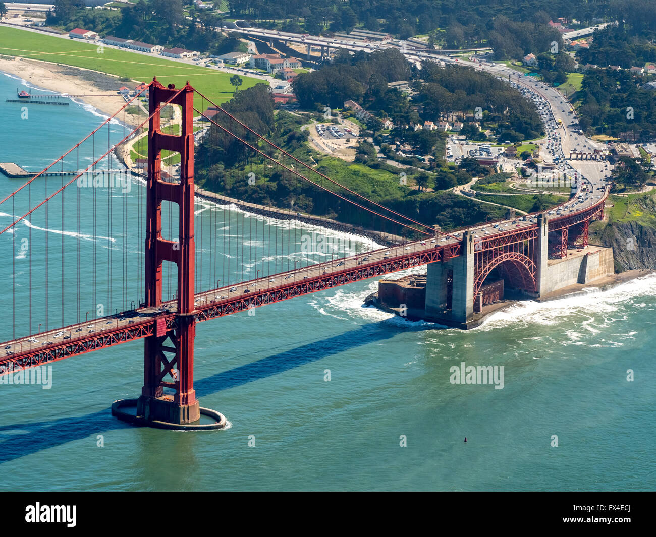 Luftaufnahme, Südseite der Golden Gate Bridge; Wahlfach, San Francisco, San Francisco Bay Area, Vereinigte Staaten von Amerika, Stockfoto