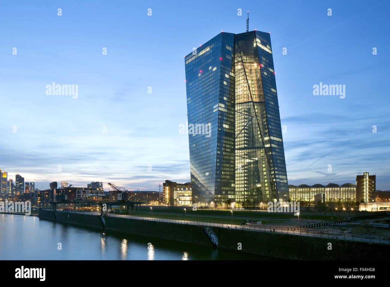 Europäischen Zentralbank und der ehemaligen Großmarkthalle Architekten Coop Himmelblau, Frankfurt, Hessen, Deutschland Stockfoto