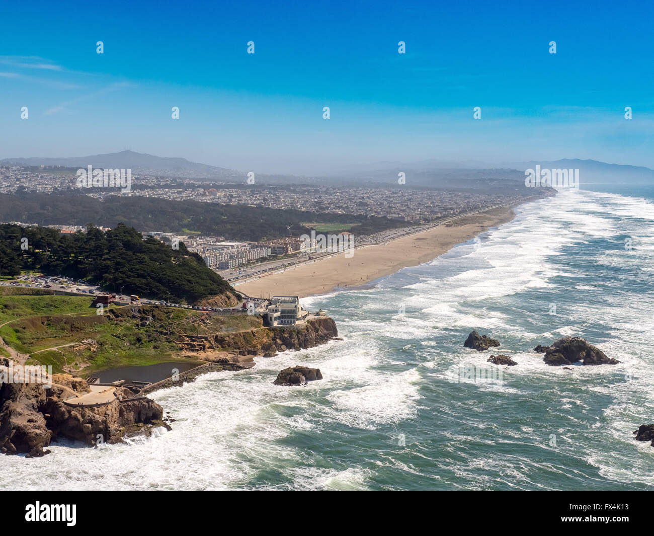 Luftaufnahme, Seal Rocks vor Cliff House und Sutro Baths, Pacific Ocean, Ocean Beach, San Francisco, Bay Area, USA Stockfoto