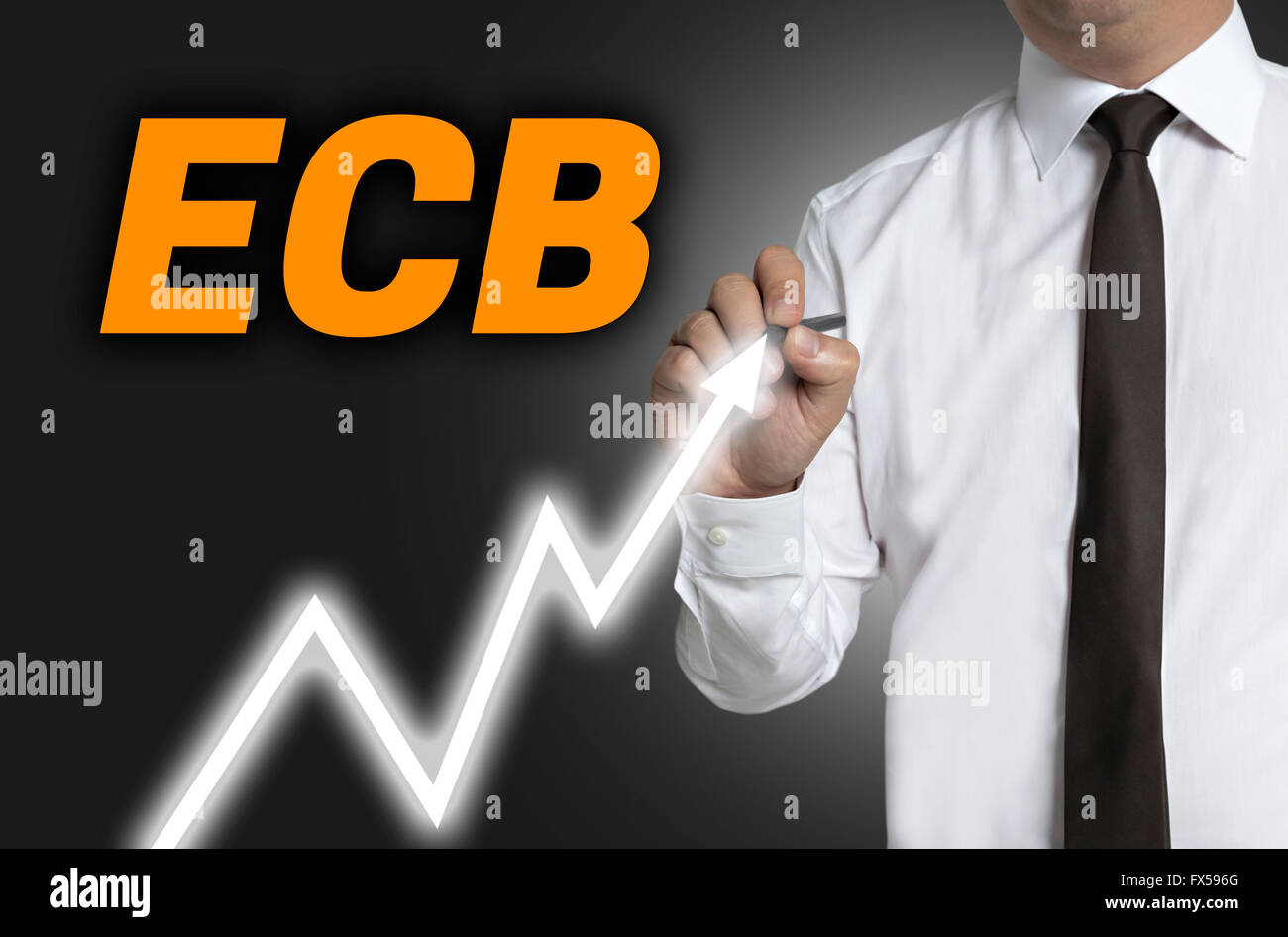 EZB-Händler zieht Marktpreis auf Touchscreen. Stockfoto