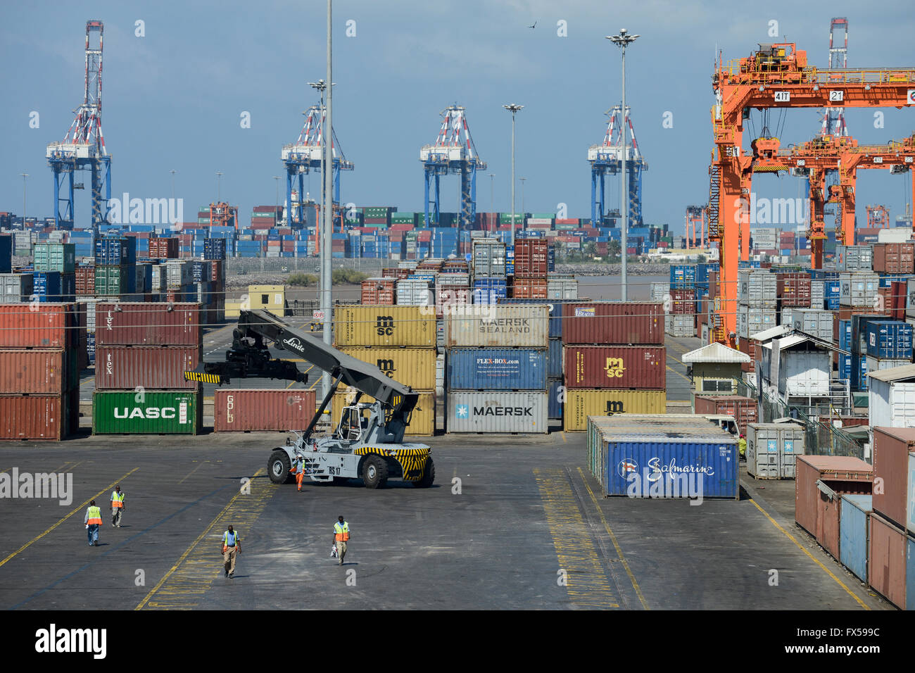 DSCHIBUTI, Doraleh Container Terminal (DCT), von einem chinesischen Unternehmen gebaut, werden die meisten Waren für oder aus Äthiopien über Dschibuti versandt, das von DP World betrieben wird, das sich im Besitz von Dubai World aus den Vereinigten arabischen emiraten befindet Stockfoto