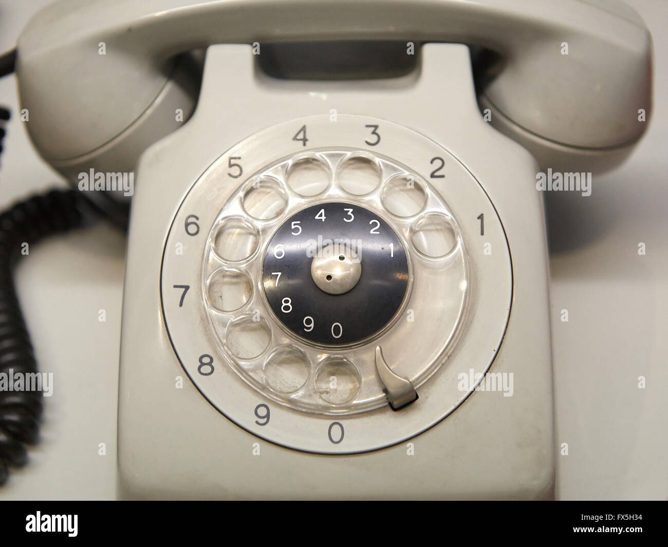 Nahaufnahme Bild des alten gebrauchten Telefon mit Wählscheibe Stockfoto