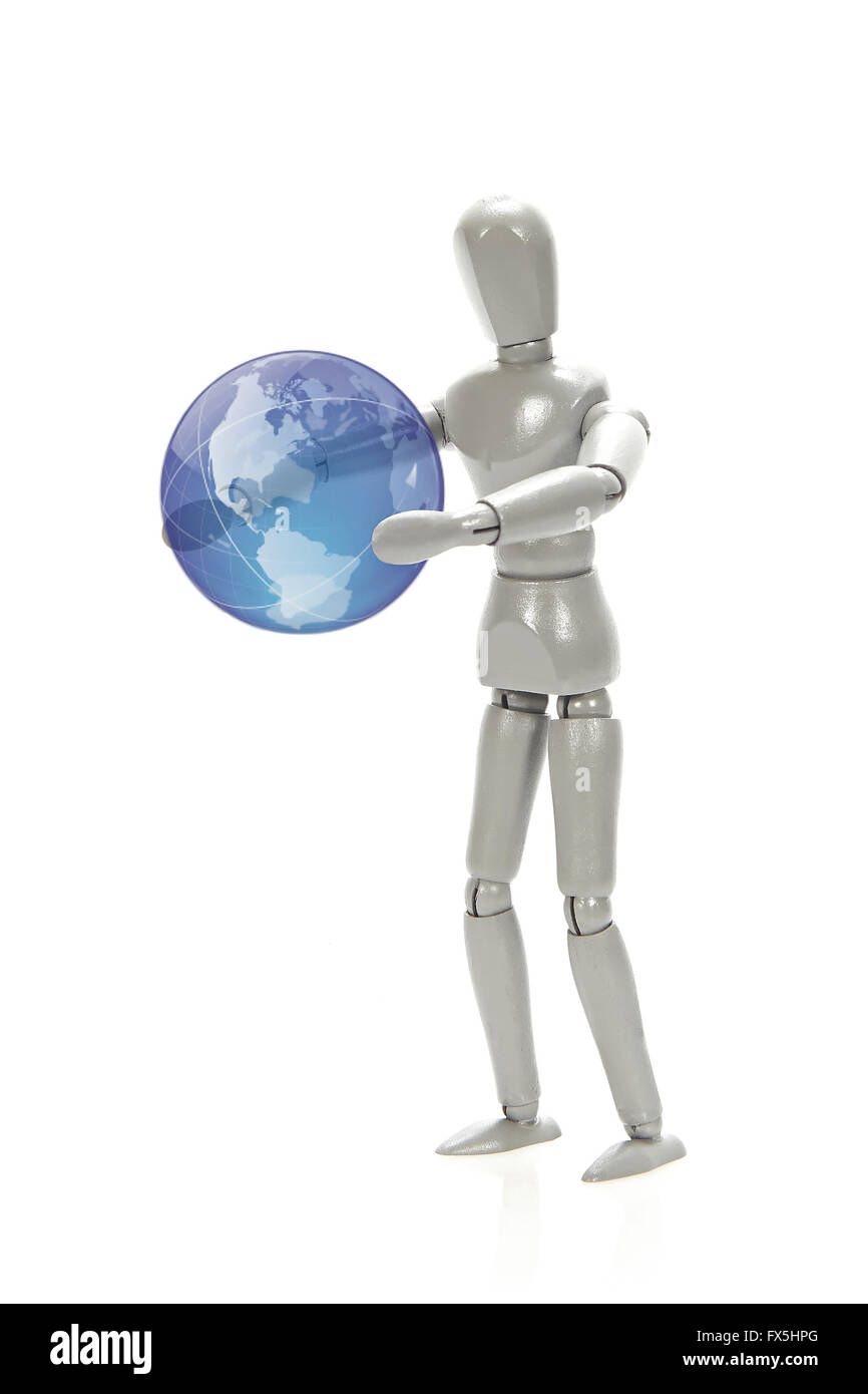 Graue Mannequin hält einen Globus isoliert auf weiss Stockfoto