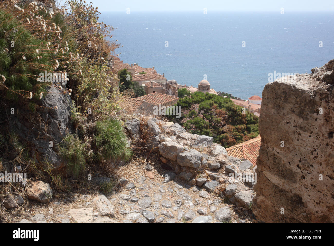 Ein Blick vom hügeligen Monemvasia in Griechenland Stockfoto