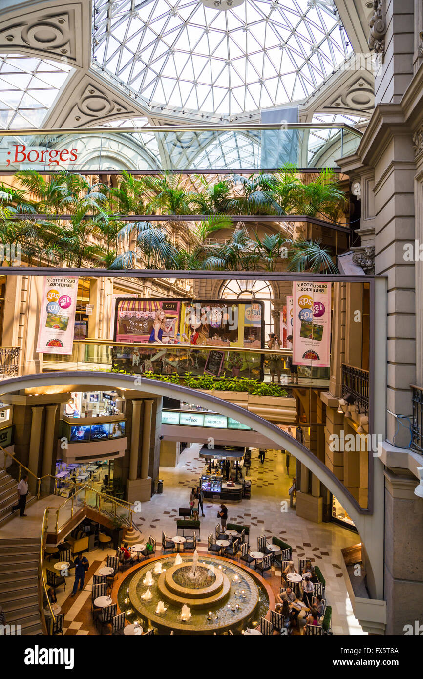 Das Innere des Galerias Pacifico Shopping Mall in Florida Straße in Buenos Aires, Argentinien, Südamerika. Stockfoto