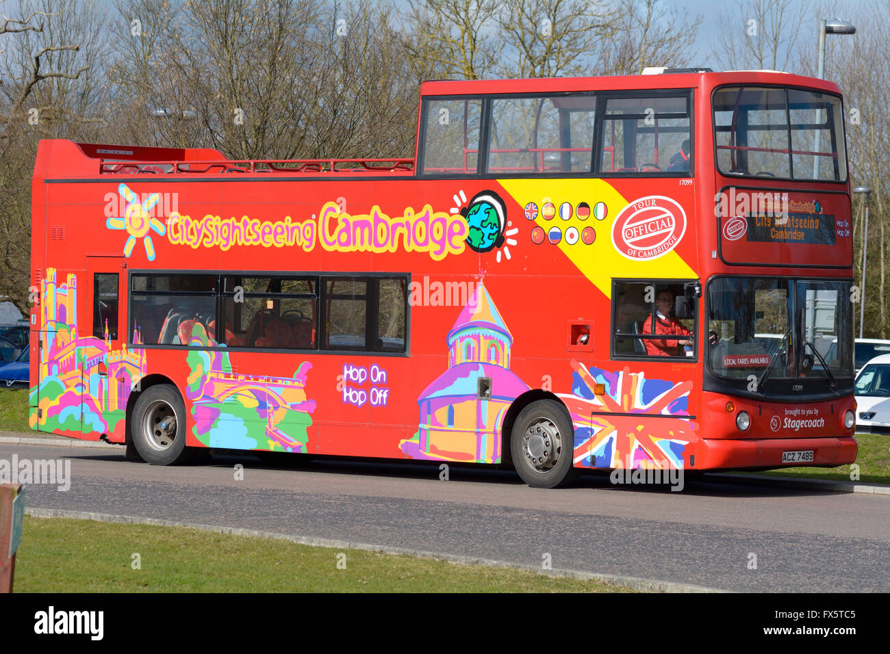 Double decker bus on cambridge Fotos und Bildmaterial in hoher