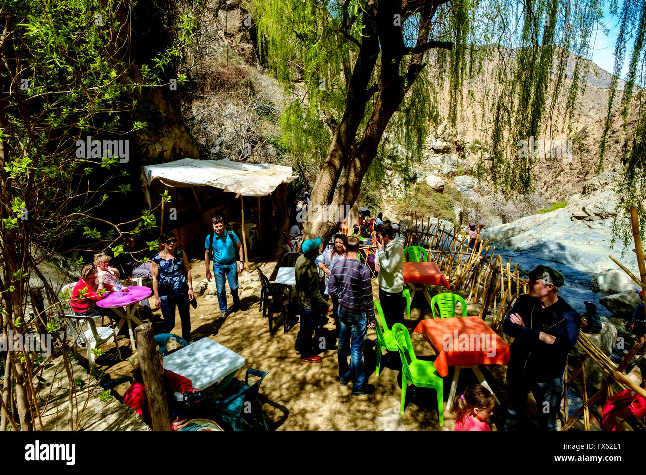 Die "Wasserfall-Cafe' im Ourika Tal neben den Setti Fatma Wasserfällen Stockfoto