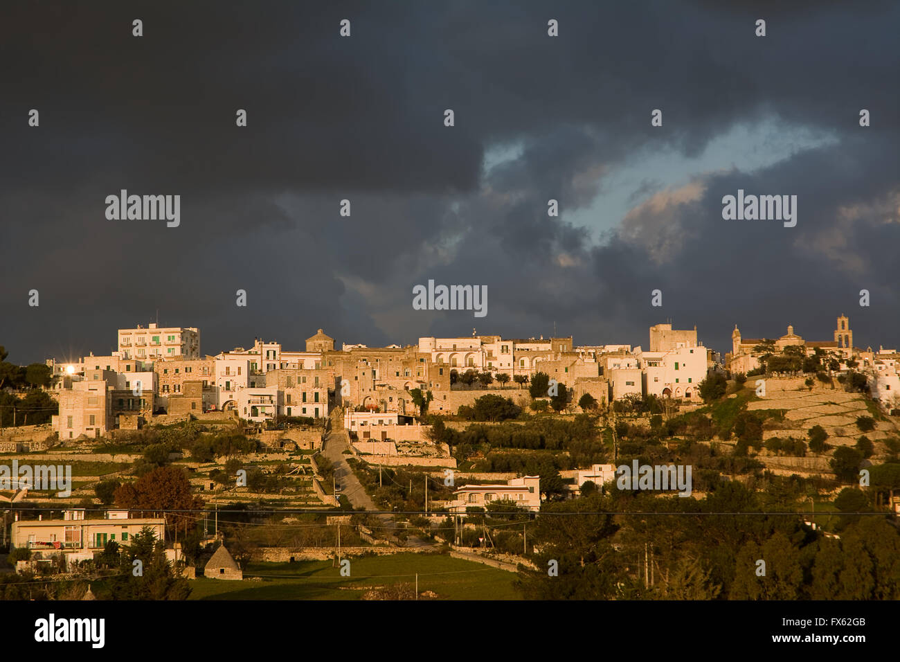 Cisternino, berühmte Dorf mit Blick auf Itria-Tal. Stockfoto