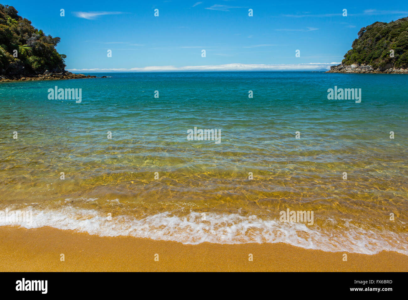 Meereswellen an abgelegenen Strand Stockfoto