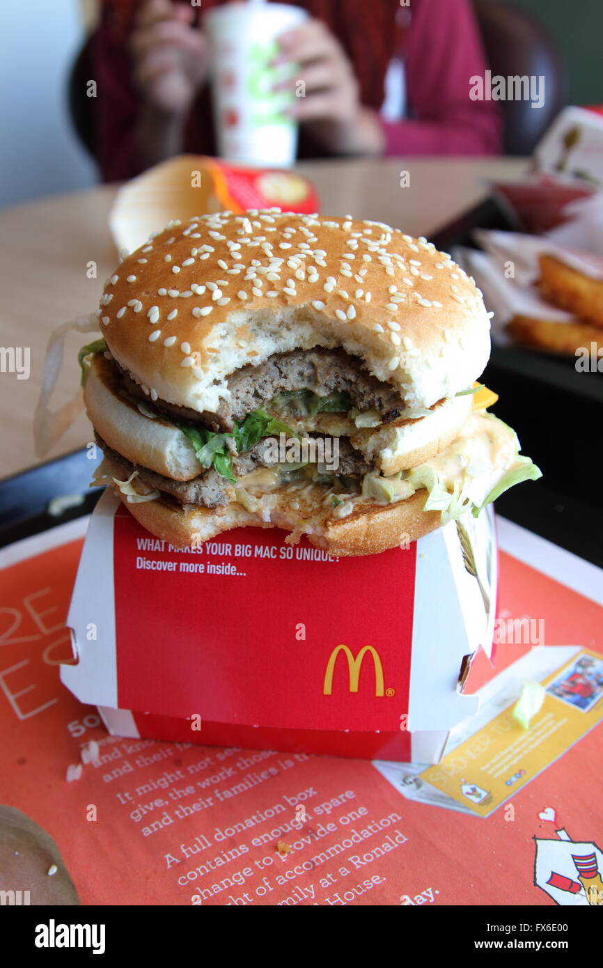 McDonald's Big Mac Burger mit Biss fehlt Stockfoto
