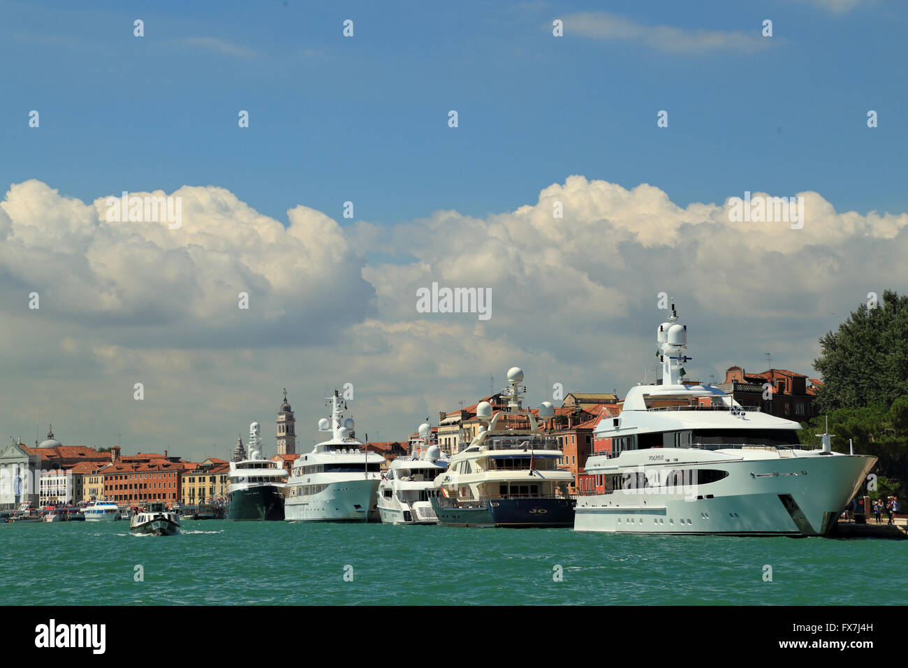 Luxusyachten: Volpini, Jo, World is Not Enough, Kwikumat und Archimedes in Venedig Stockfoto