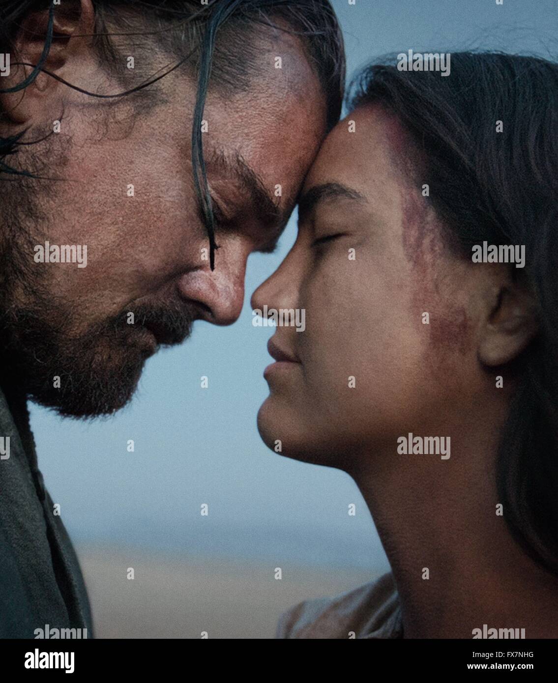 Die Wiedergänger-Jahr: 2015-USA Regie: Alejandro González Iñárritu Leonardo DiCaprio, Grace Taube Key Art Stockfoto